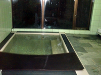 「はるる亭」を名物である宍喰温泉。無色透明のぬるすべ感のあるお湯は、県外でも評判が高いだけあって、なかなかいいお湯だった