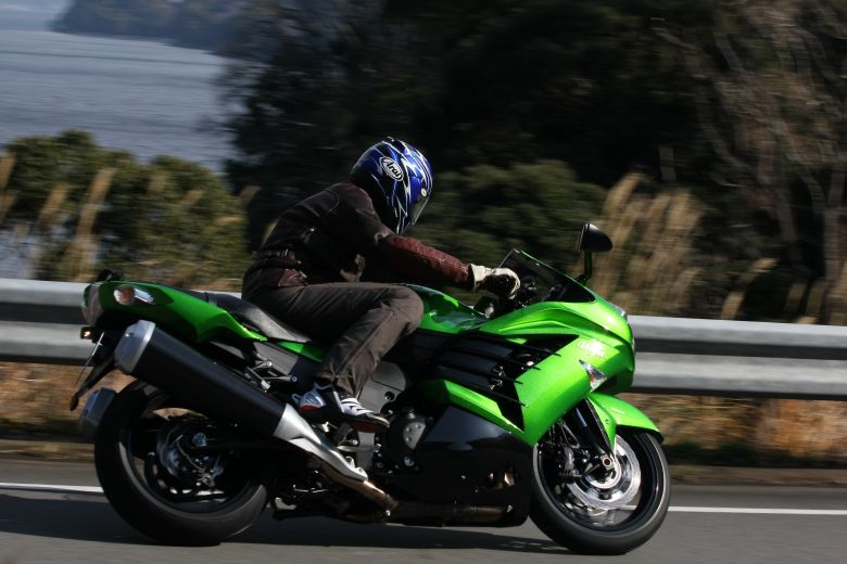 カワサキ2012年モデル Ninja ZX-14R/Ninja 650/ER-6n試乗