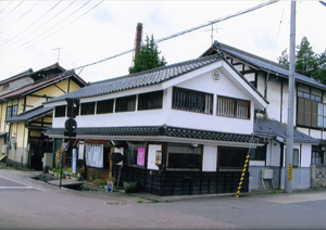 会津はおいしい日本酒もたくさん造られています。モチロンおみやげに買って帰りました