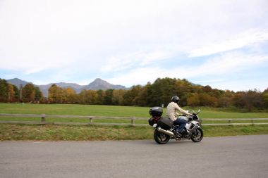 うっすらピンクに染まり始めた空。こんな日は1年に1度楽しめるかどうか。まさにタイミングを探す冒険のようなもの。