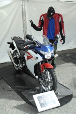 Honda純正オプションパーツなどを装着したCBR250Rを、キャンプやシティランなどのバイクライフシーン毎に、純正アクセサリーやライディングギアを組み合わせて演出。より快適に、スタイリッシュにCBR250Rを乗りこなす提案を展示。