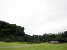 金沢城址＆兼六園周辺にて。私、金沢文庫や金沢八景には行ったことありますが、金沢を訪れたのは今回が初めて。贅沢な土地の使い方にビックリいたしました。さすが加賀百万石の城下町！

