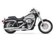 FXDC Super Glide Custom。1,790,000円。ツートーンカラーは1,821,000円。