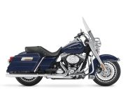 FLHR103 Road King。2,458,000円。ツートーンカラーは2,489,000円。