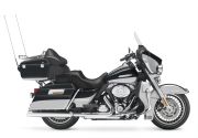 TOURING Familyは全6モデル。<br />FLHTK103 Electra Glide Ultra Limited。3,358,000円。ツートーンカラーは3,389,000円。