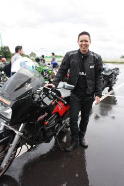 柳澤哲さん（27）1995年式 GPZ900R　川越からやってきた柳澤さん。現在までにネイキッドやオフ車なども乗ってきたという根っからのバイク好き。ニンジャは昔から欲しかったのだとか。