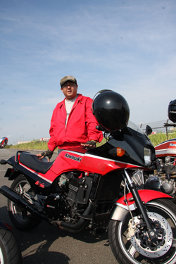 コンタックさん①GPz900R②初めて。③死ぬまでに一度来たかった!!④岡山県岡山市