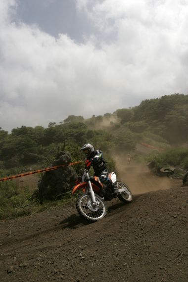 2012年イヤーの2ストロークENDUROモデルはこの150 XCの他、125 EXC SIXDAYS、699,000円、300XC-W、966,000円、の計３モデルが競技専用車両としてラインナップされた。