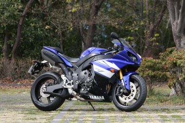 ヤマハ YZF-R1の2011ニューカラー、ディープパープリッシュブルーメタリックC。