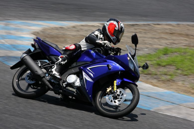 YAMAHA YZF-R15で走りを楽しむ！