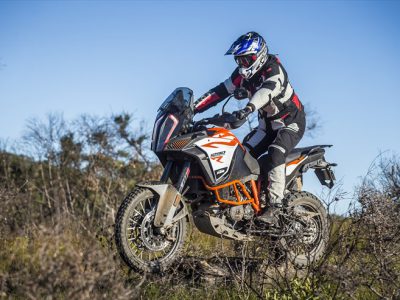 KTM 1290 SUPER ADVENTURE R試乗先端装備とダートライディングの歓びを 高次元でまとめたKTM流・汗ばむ旅バイク。