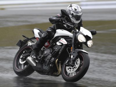 『バランスの取れた装備、価格。さらに低いシート Street Triple R Lowは 新型Street Triple シリーズの日本市場における中心機種に』