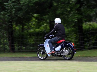 Honda Super Cub C125 『伝統と革新、そして上質。 生誕60年の節目に登場した “ナイセスト・ライフ”に誘うスーパーカブ』