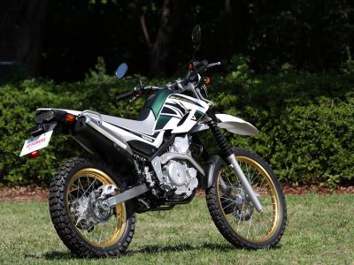 よりクリーンな環境対策と スポーティなテールデザインをもって “マウンテントレール”SEROW250が復活