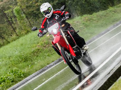 CRF450L試乗　第二弾「濱矢編」 『ただのモトクロッサーのレプリカじゃない、 トレールモデルの枠にも収まらない！　 これまでにない新しいオフスポーツの誕生だ』