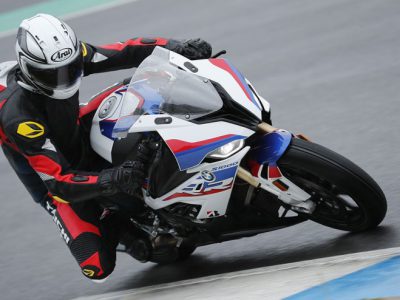 BMW S 1000 RR もっと軽く！ もっと速く！ そして、乗りやすく！ BMWモトラッドが刻む新基準。その本気度を知る。