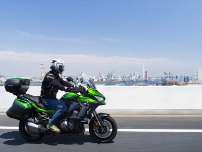 VERSYS 1000 SE試乗 奇抜なルックス・乗れば「らしさ」全開 「This is Kawasaki.」