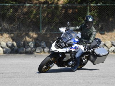 BMW R1250 GS試乗　速い速いと言われたニューGSが、優しくなっている 『歩み寄りを見せる高性能』