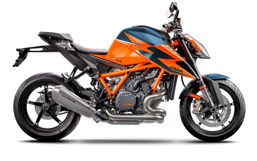 KTMは、EICMAで「1290 SUPER DUKE R」「890 DUKE R」「390 ADVENTURE