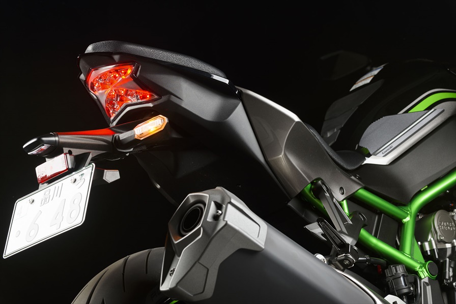 もう特別じゃないスーパーチャージャー Kawasaki Z H2 - WEB Mr.Bike