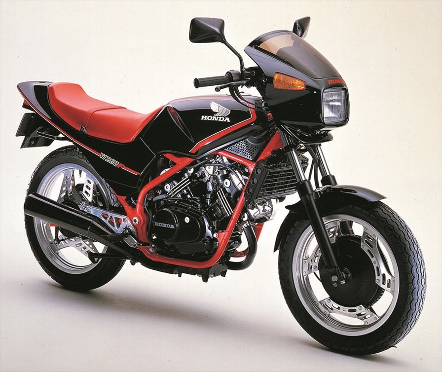 僕の初めての4気筒はFWだった KAWASAKI Ninja ZX-25R試乗 - WEB