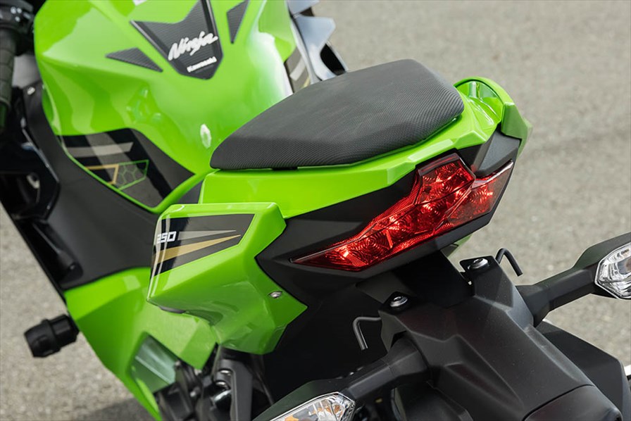 トリックスター / 【新製品情報】ZX-25R/ZX-4R ハーフサイドカウル