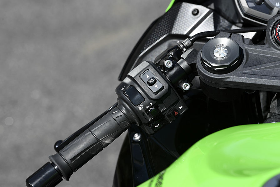600SSのカワサキ流着地点 Kawasaki ZX-6R - WEB Mr.Bike